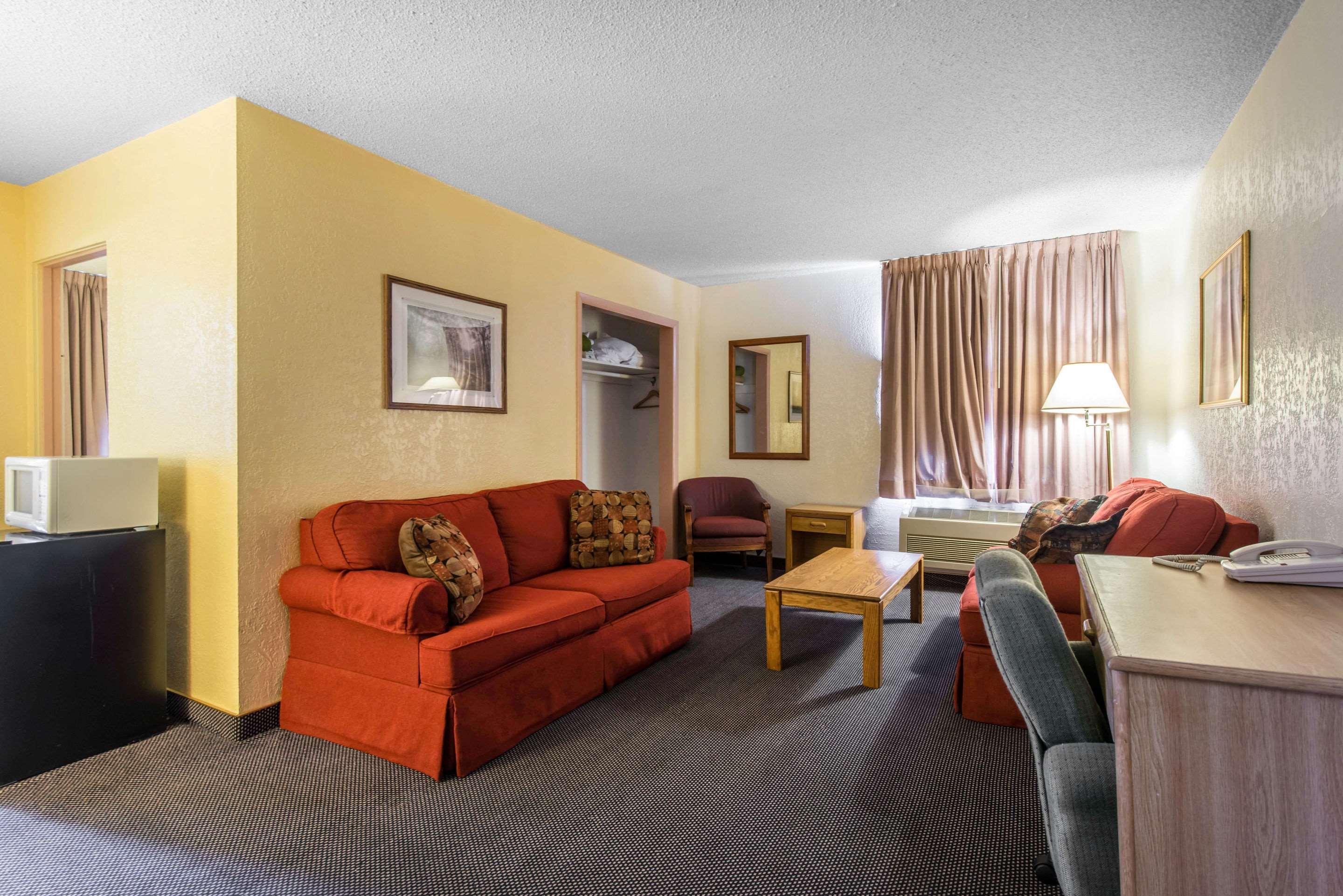 Rodeway Inn & Suites Колорадо-Спрінгз Екстер'єр фото